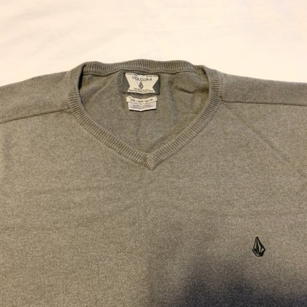 Volcom men's v-neck sweater